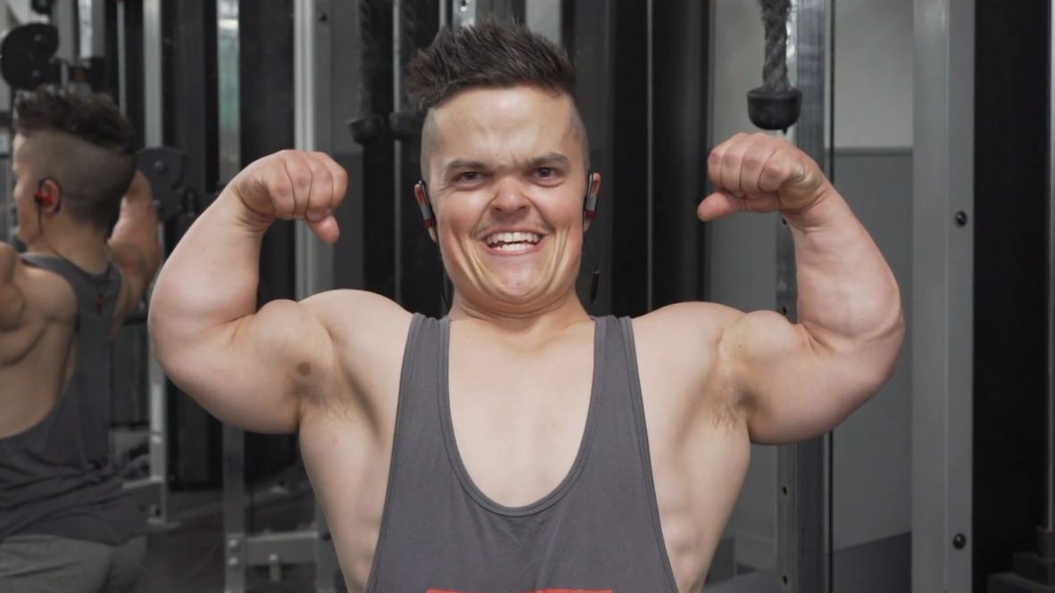 Meet Tom - the bodybuilding dwarf with big ambitions and even bigger guns |  Video Ruptly